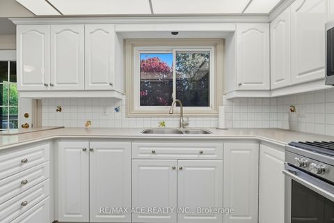 Photo 14 at 17 Black Willow Court, Oak Ridges, Richmond Hill