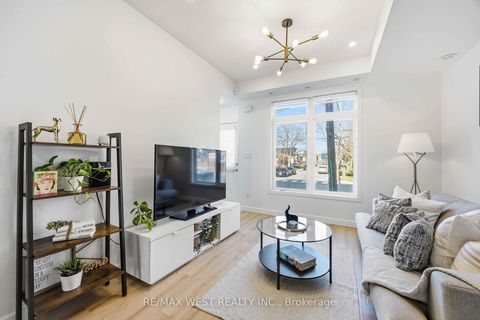 Photo 5 at 1 - 6 Bicknell Avenue, Eglinton West, Toronto