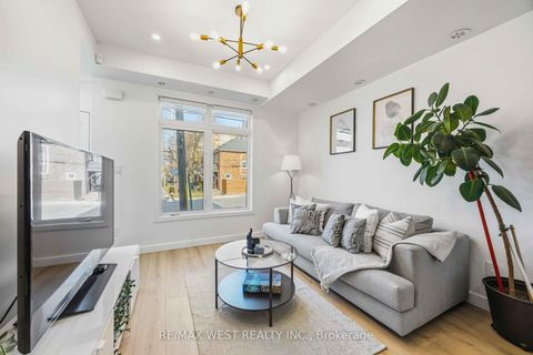 Photo 6 at 1 - 6 Bicknell Avenue, Eglinton West, Toronto