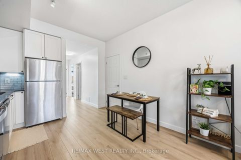 Photo 9 at 1 - 6 Bicknell Avenue, Eglinton West, Toronto