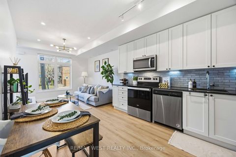 Photo 12 at 1 - 6 Bicknell Avenue, Eglinton West, Toronto