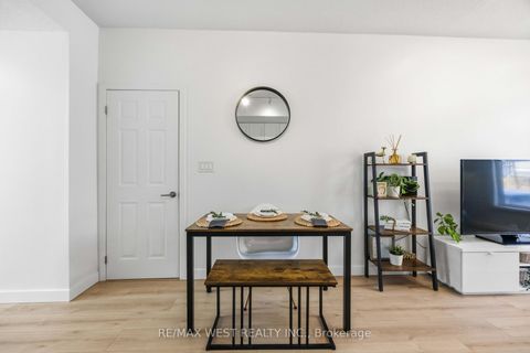 Photo 13 at 1 - 6 Bicknell Avenue, Eglinton West, Toronto