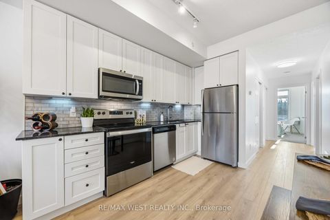 Photo 15 at 1 - 6 Bicknell Avenue, Eglinton West, Toronto