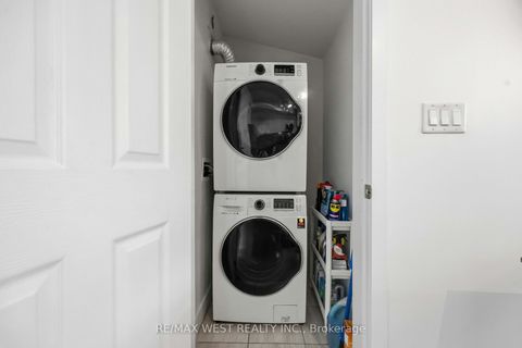 Photo 18 at 1 - 6 Bicknell Avenue, Eglinton West, Toronto