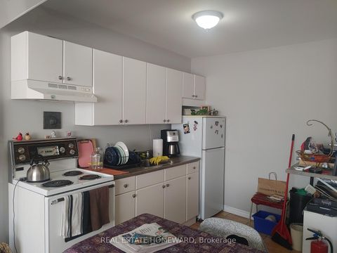 Photo 2 at 1191 Woodbine Avenue, Lumsden, Toronto