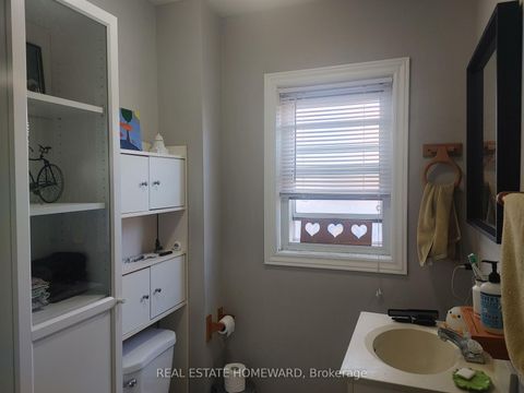 Photo 3 at 1191 Woodbine Avenue, Lumsden, Toronto