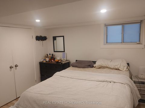 Photo 10 at 1191 Woodbine Avenue, Lumsden, Toronto