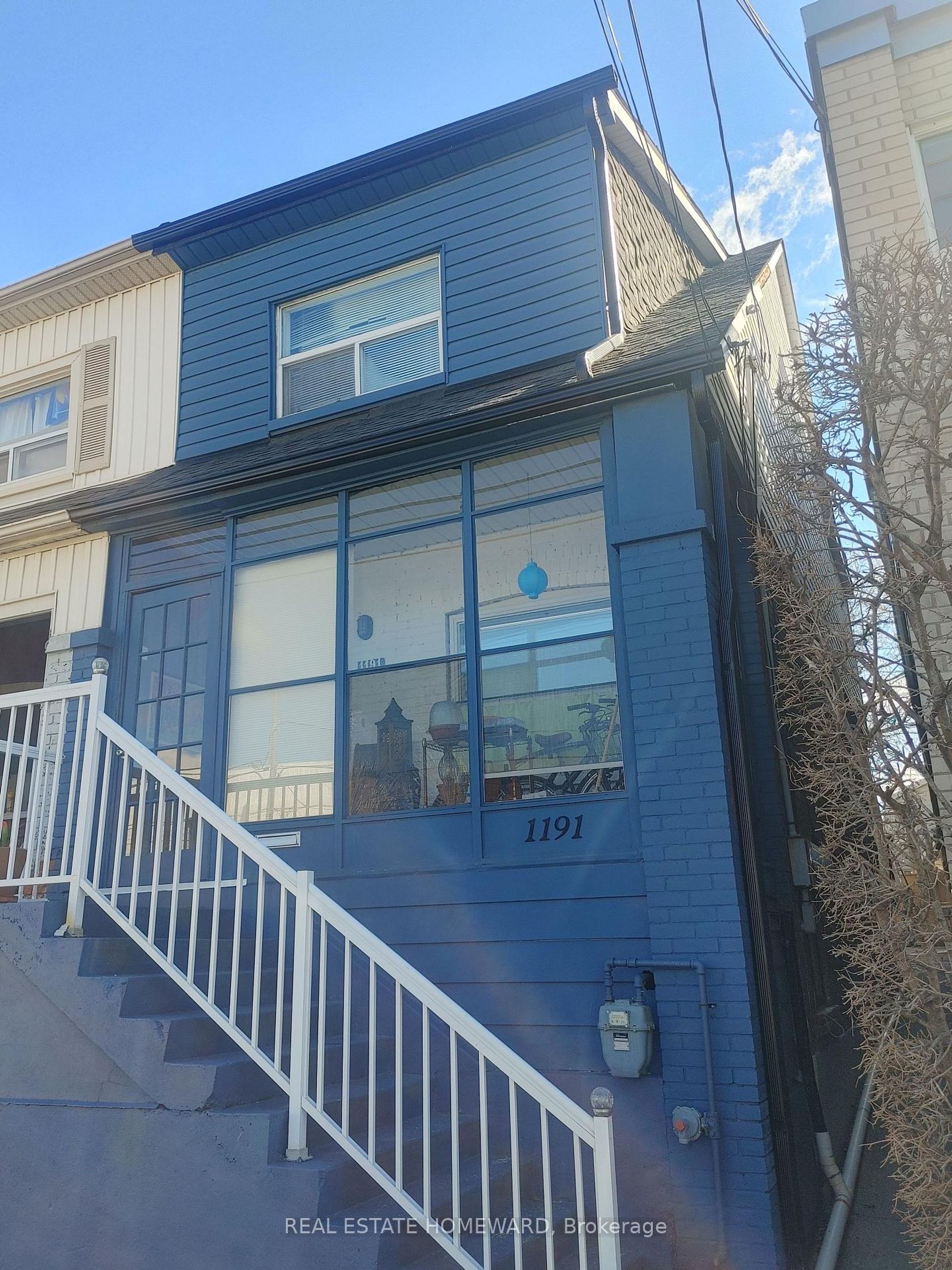 1191 Woodbine Avenue, Lumsden, Toronto photo number 2