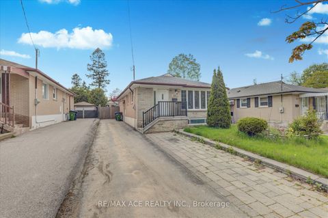 Photo 3 at 10 Blakemanor Boulevard, Woburn, Toronto