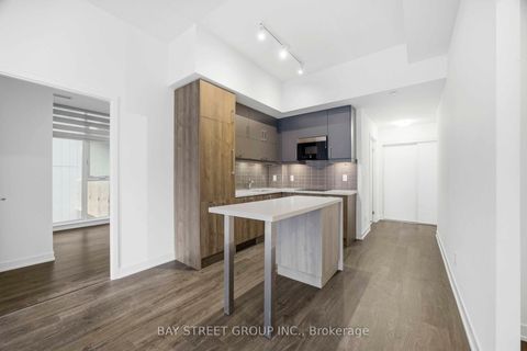 Photo 10 at 1020 - 8119 Birchmount Rd Road, Unionville, Markham