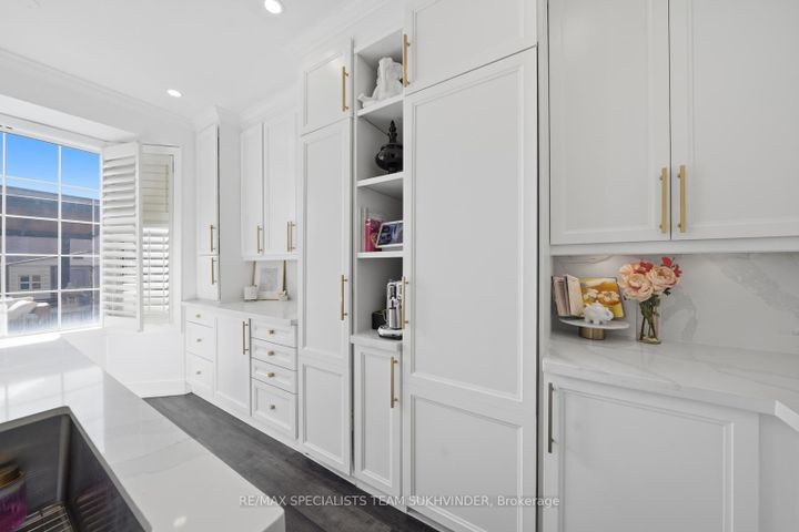 Photo 18 at 42 Delphinium Way, Northwest Sandalwood Parkway, Brampton