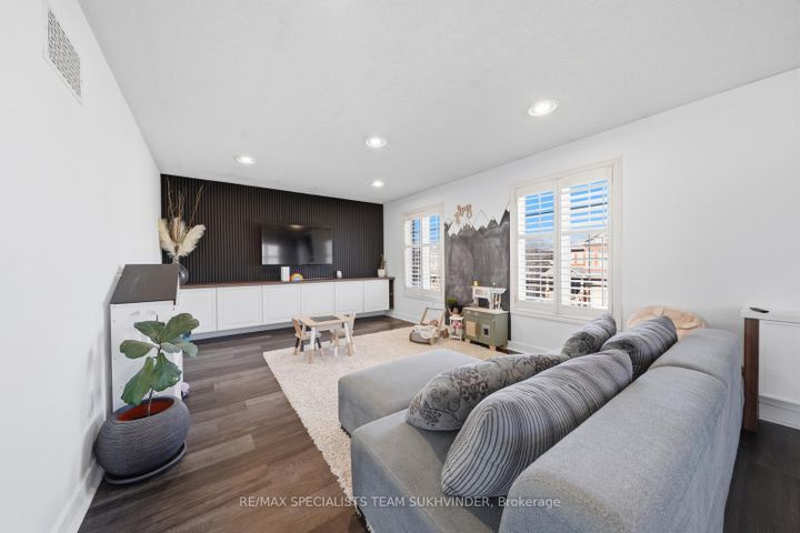 Photo 23 at 42 Delphinium Way, Northwest Sandalwood Parkway, Brampton