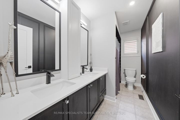 Photo 32 at 42 Delphinium Way, Northwest Sandalwood Parkway, Brampton