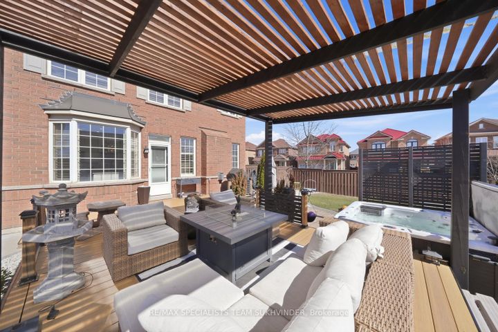 Photo 33 at 42 Delphinium Way, Northwest Sandalwood Parkway, Brampton