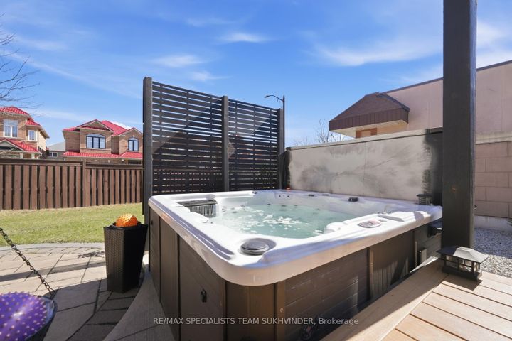 Photo 34 at 42 Delphinium Way, Northwest Sandalwood Parkway, Brampton