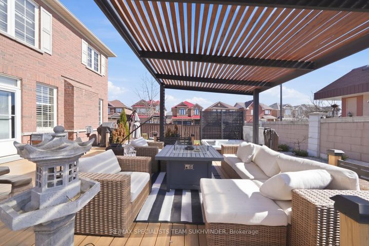 Photo 35 at 42 Delphinium Way, Northwest Sandalwood Parkway, Brampton