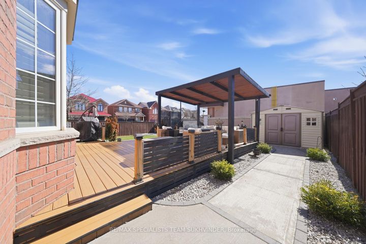 Photo 36 at 42 Delphinium Way, Northwest Sandalwood Parkway, Brampton