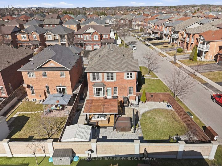 Photo 38 at 42 Delphinium Way, Northwest Sandalwood Parkway, Brampton