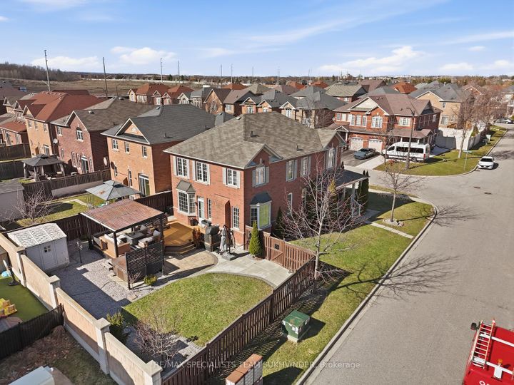 Photo 39 at 42 Delphinium Way, Northwest Sandalwood Parkway, Brampton