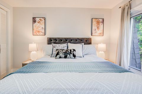 Photo 28 at 237 Ontario Street, Moss Park, Toronto