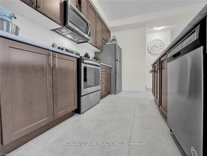 Photo 17 at 101 Mallard Trail, Waterdown, Hamilton