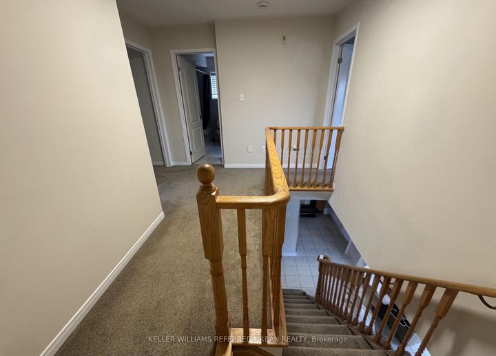 Photo 4 at 129 Dolce Crescent, Vellore Village, Vaughan