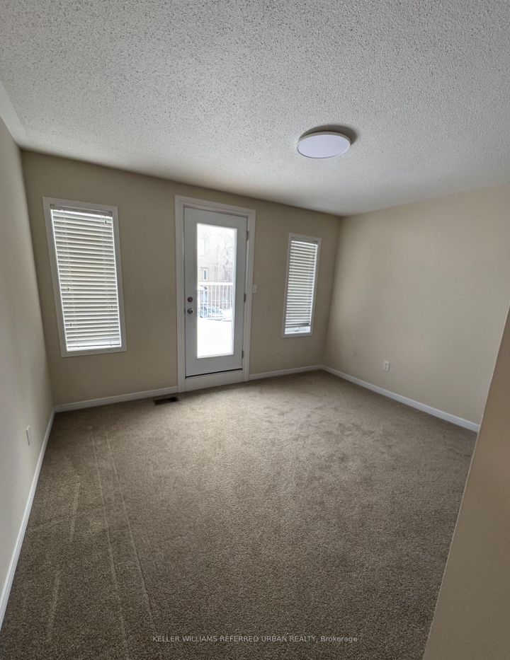 Photo 6 at 129 Dolce Crescent, Vellore Village, Vaughan