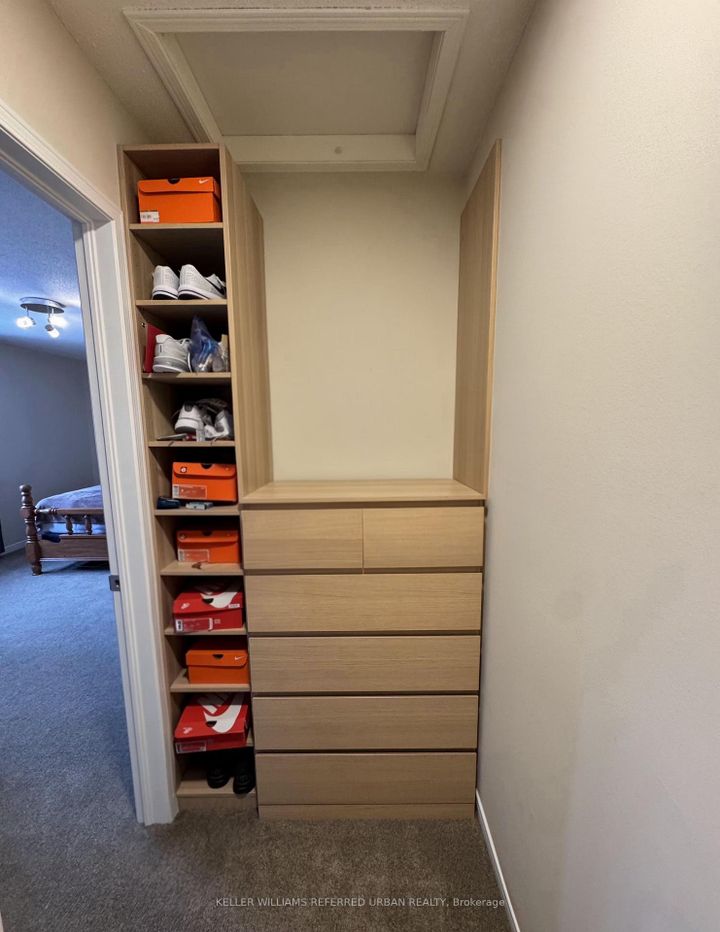 Photo 9 at 129 Dolce Crescent, Vellore Village, Vaughan