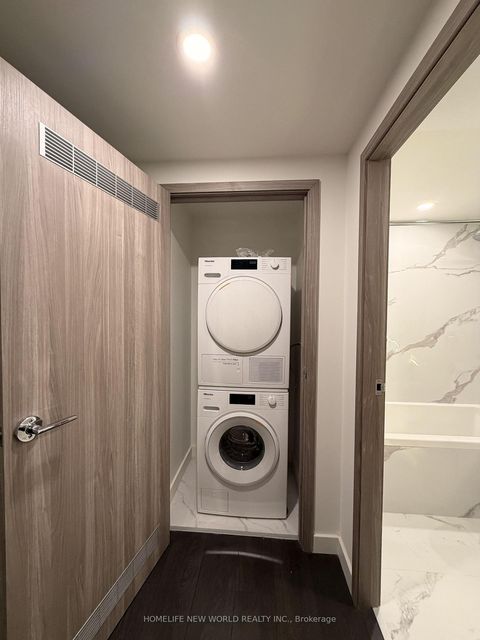 Photo 9 at 501 - 1 Concord Cityplace Way, Waterfront Communities C1, Toronto