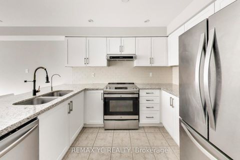 Photo 10 at 151 Amulet Crescent, Rouge Woods, Richmond Hill