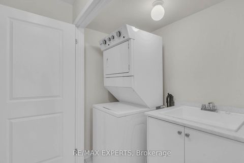 Photo 9 at 34 Dandara Gate, Steeles West Industrial, Vaughan