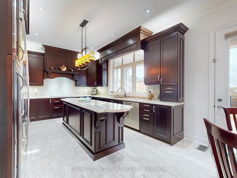 Photo 10 at 80 Puccini Drive, Oak Ridges, Richmond Hill