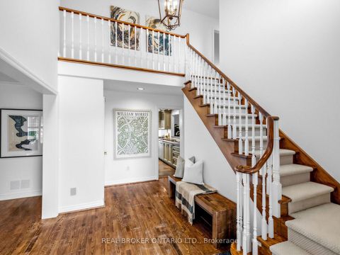 Photo 4 at 9 Temagami Court, Newtonbrook East, Toronto