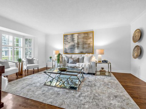 Photo 5 at 9 Temagami Court, Newtonbrook East, Toronto