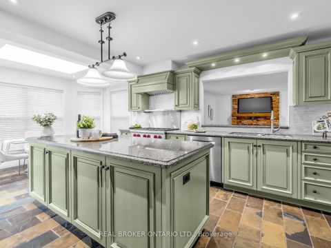 Photo 11 at 9 Temagami Court, Newtonbrook East, Toronto