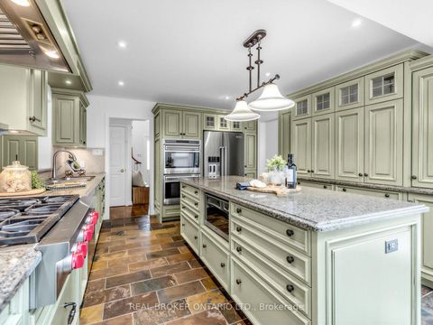 Photo 14 at 9 Temagami Court, Newtonbrook East, Toronto