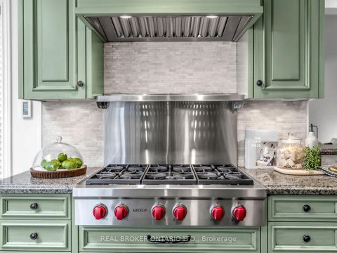 Photo 16 at 9 Temagami Court, Newtonbrook East, Toronto