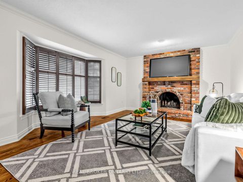 Photo 17 at 9 Temagami Court, Newtonbrook East, Toronto