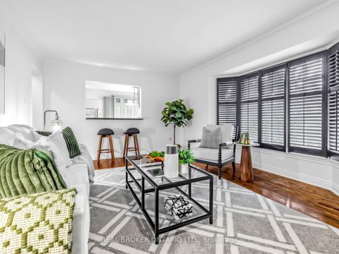 Photo 18 at 9 Temagami Court, Newtonbrook East, Toronto