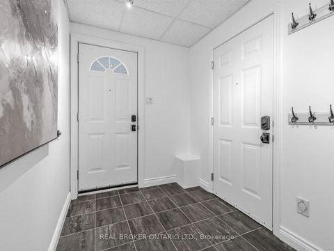 Photo 19 at 9 Temagami Court, Newtonbrook East, Toronto