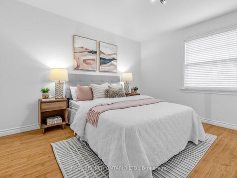 Photo 26 at 9 Temagami Court, Newtonbrook East, Toronto