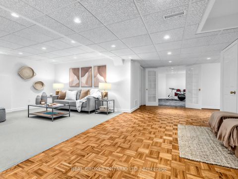 Photo 31 at 9 Temagami Court, Newtonbrook East, Toronto