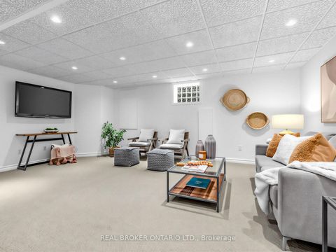 Photo 32 at 9 Temagami Court, Newtonbrook East, Toronto