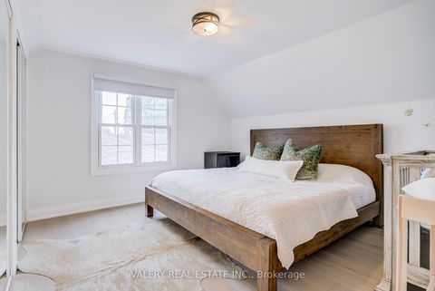 Photo 25 at 21 Avon Park Drive, Queensway, Toronto