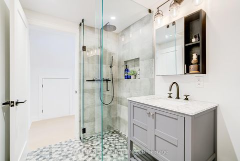 Photo 32 at 21 Avon Park Drive, Queensway, Toronto