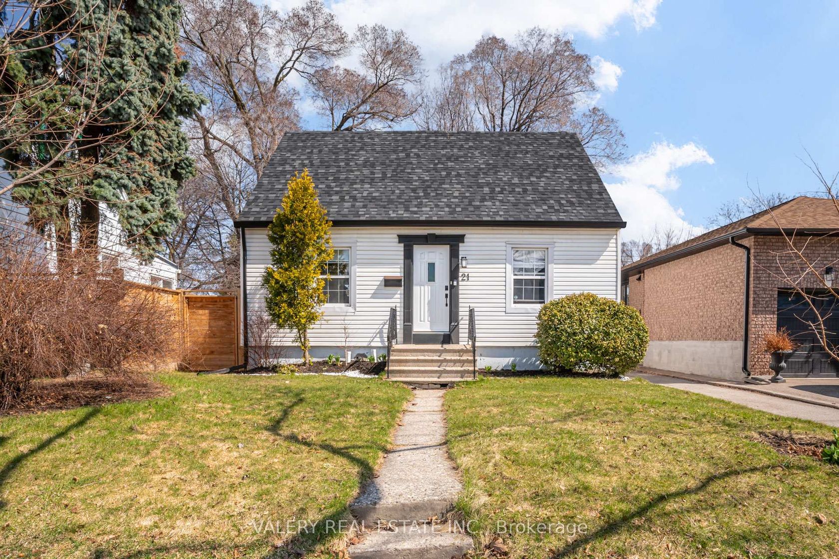 21 Avon Park Drive, Queensway, Toronto photo 5