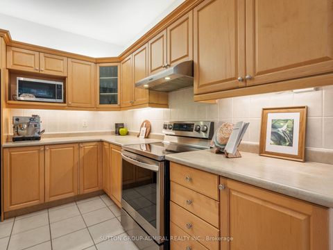 Photo 10 at 45 Chardonnay Drive, Patterson, Vaughan