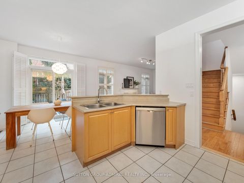 Photo 11 at 45 Chardonnay Drive, Patterson, Vaughan