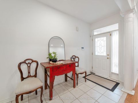 Photo 15 at 45 Chardonnay Drive, Patterson, Vaughan