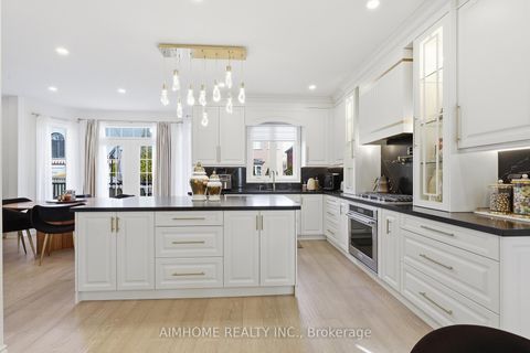 Photo 3 at 47 O'hara Crescent, Jefferson, Richmond Hill